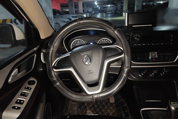 Used Baojun 560 2017 1.5T Manual Comfort Version 7 Seats Steering Wheel