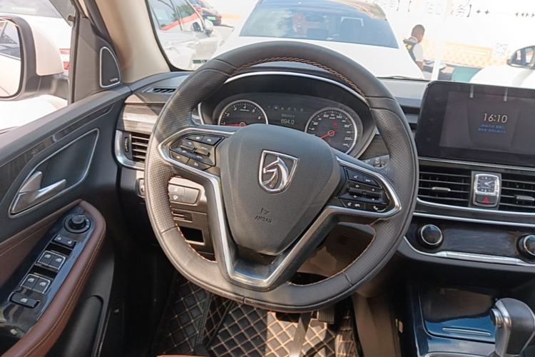 Used Baojun 560 2017 1.5T DCT Flagship Model 7 Seats Steering Wheel