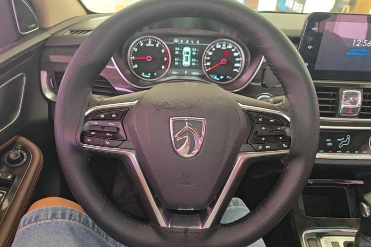 Used Baojun 560 2017 1.5T DCT Flagship Model 7 Seats Steering Wheel
