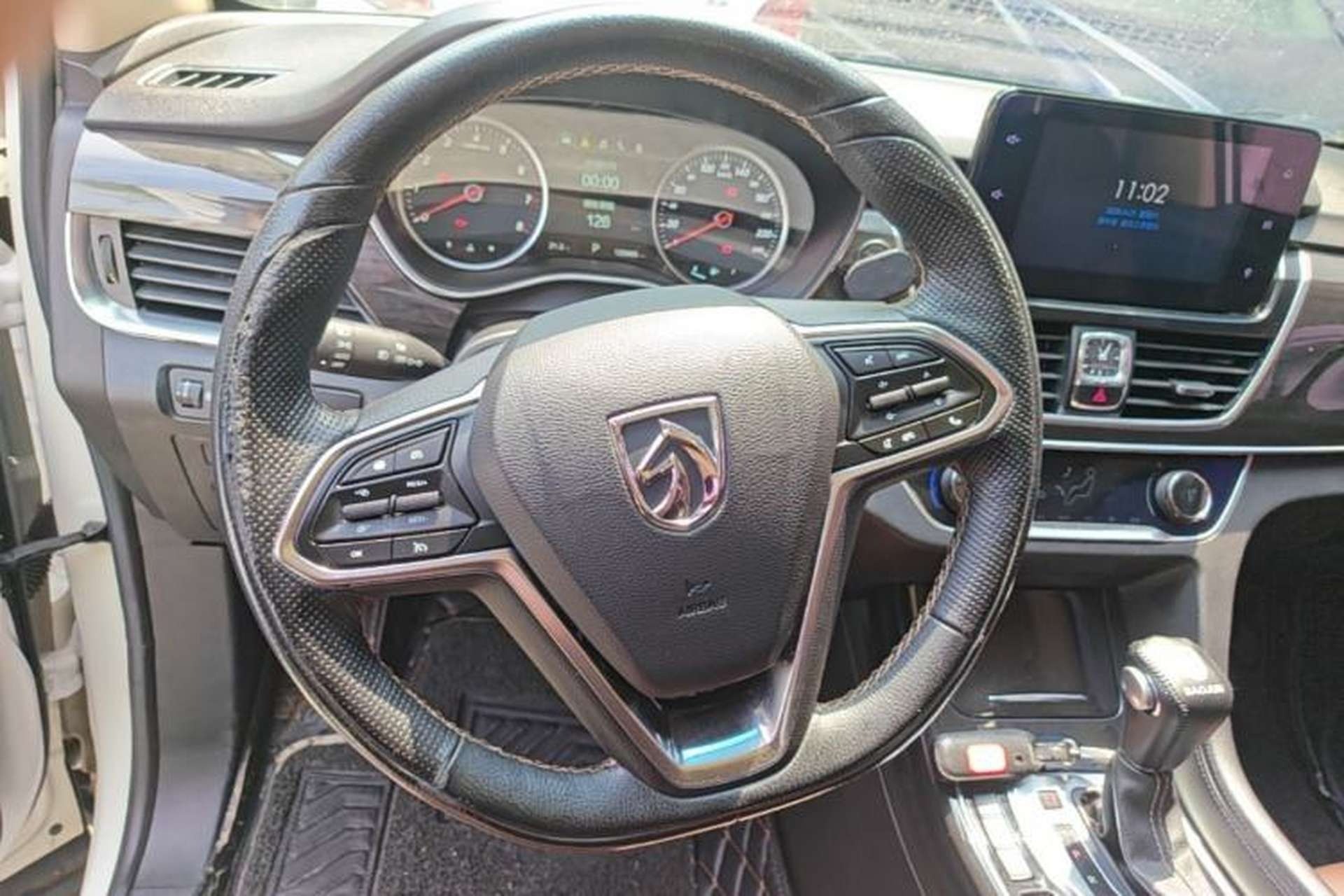 Used Baojun 560 2017 1.5T DCT Flagship Model 7 Seats Steering Wheel