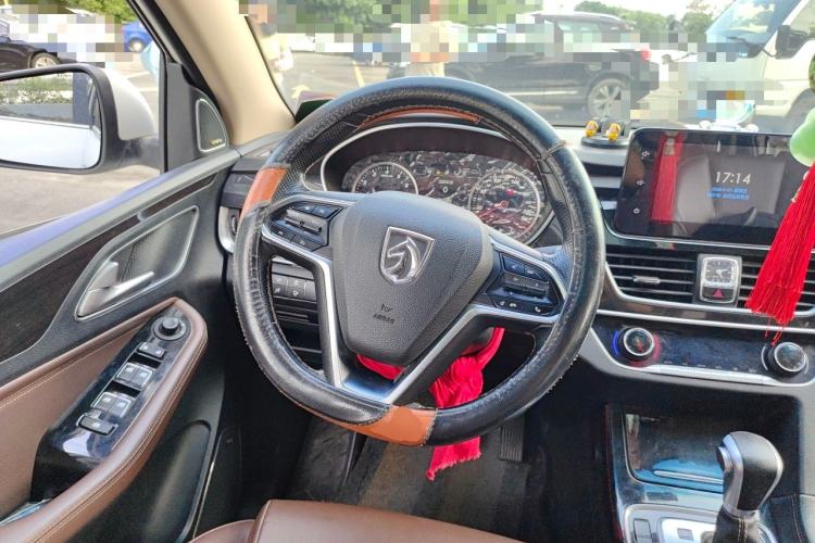 Used Baojun 560 2017 1.5T DCT Flagship Model 7 Seats Steering Wheel