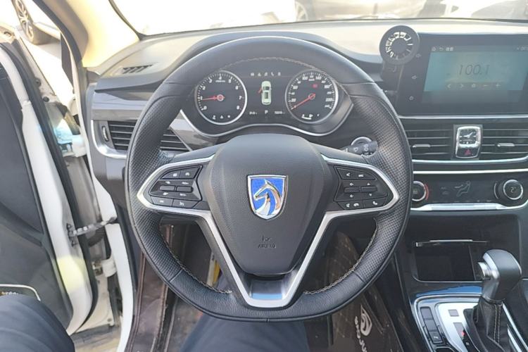 Used Baojun 560 2017 1.5T DCT Flagship Model 7 Seats Steering Wheel