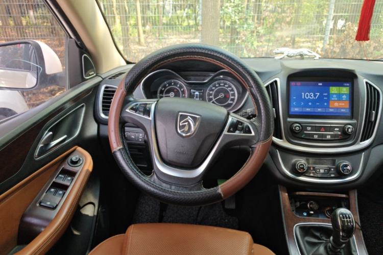 Used Baojun 560 2017 Rhythmic Edition 1.5T Manual Premium Model Steering Wheel