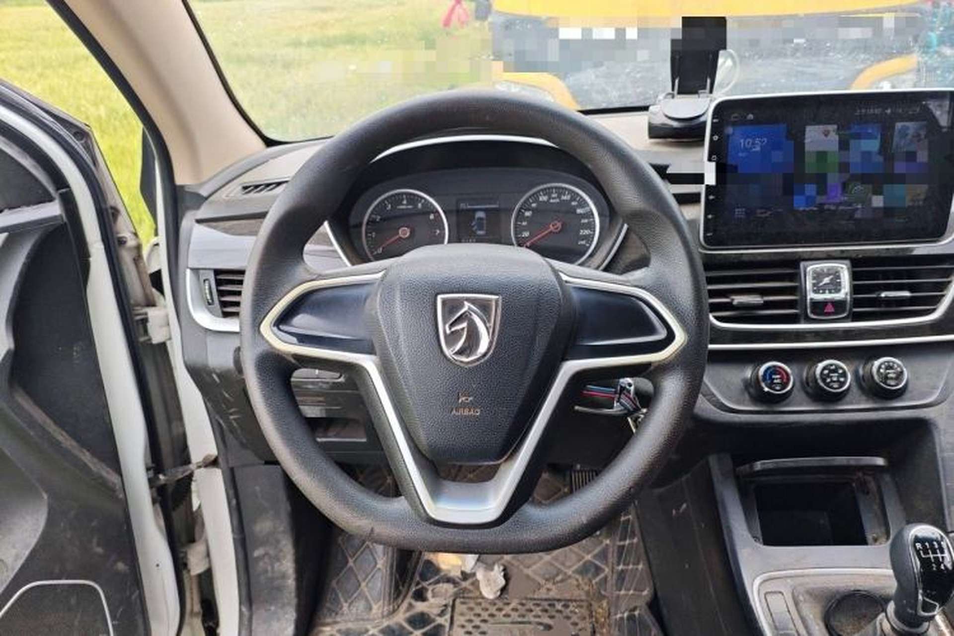 Used Baojun 560 2017 1.5T Manual Comfort Version 7 Seats Steering Wheel