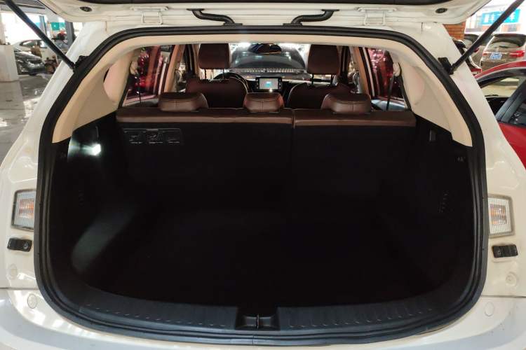 Used Baojun 560 2017 1.5T DCT Prestige Edition Trunk