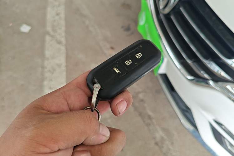 Used Baojun 560 2017 1.5T DCT Flagship Model 7 Seats Vehicle Key