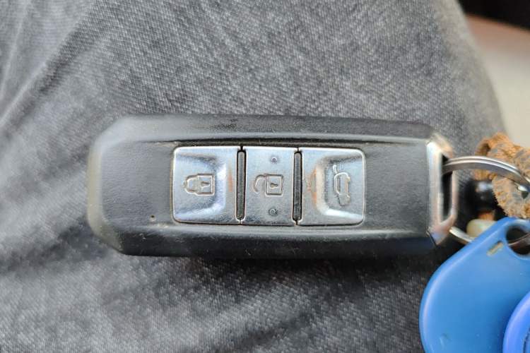 Used Baojun 560 2017 1.5T DCT Flagship Model 7 Seats Vehicle Key