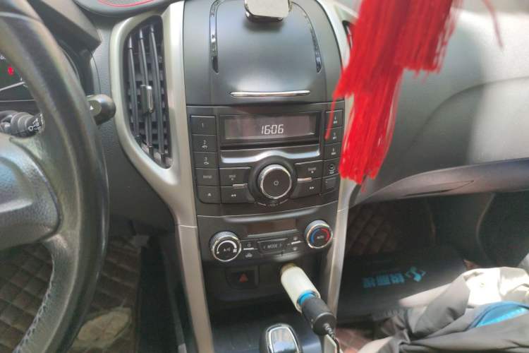 Used Baojun 610 2014 1.5L automatic luxury version Audio And AC Panel
