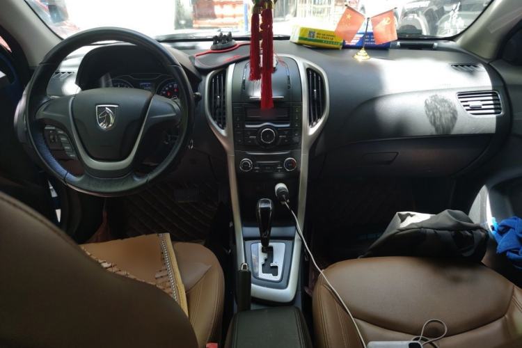 Used Baojun 610 2014 1.5L automatic luxury version Center Console