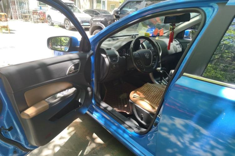 Used Baojun 610 2014 1.5L automatic luxury version Driver Seat