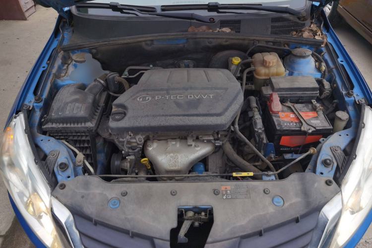 Used Baojun 610 2014 1.5L manual Comfort trim level Engine Bay