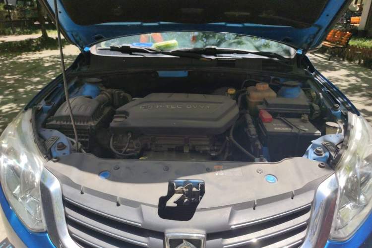 Used Baojun 610 2014 1.5L automatic luxury version Engine Bay
