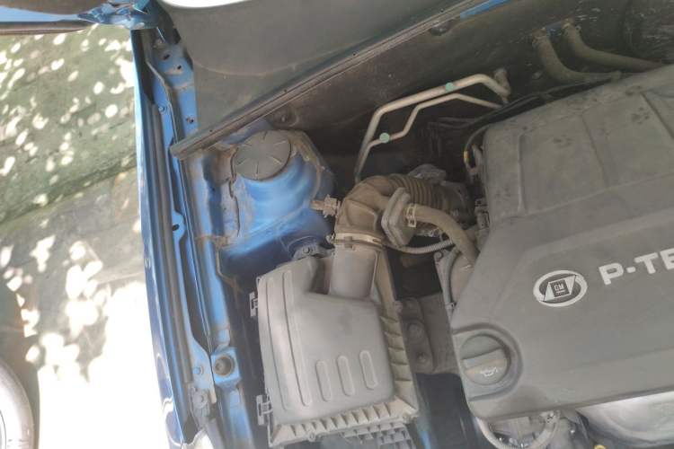 Used Baojun 610 2014 1.5L automatic luxury version Engine Bay Right