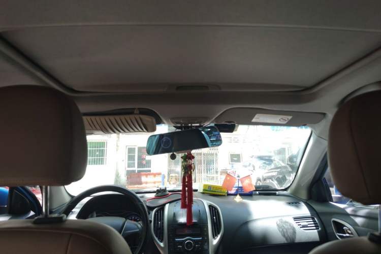 Used Baojun 610 2014 1.5L automatic luxury version Headliner