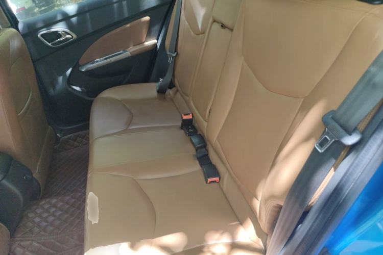 Used Baojun 610 2014 1.5L automatic luxury version Left Rear Seat