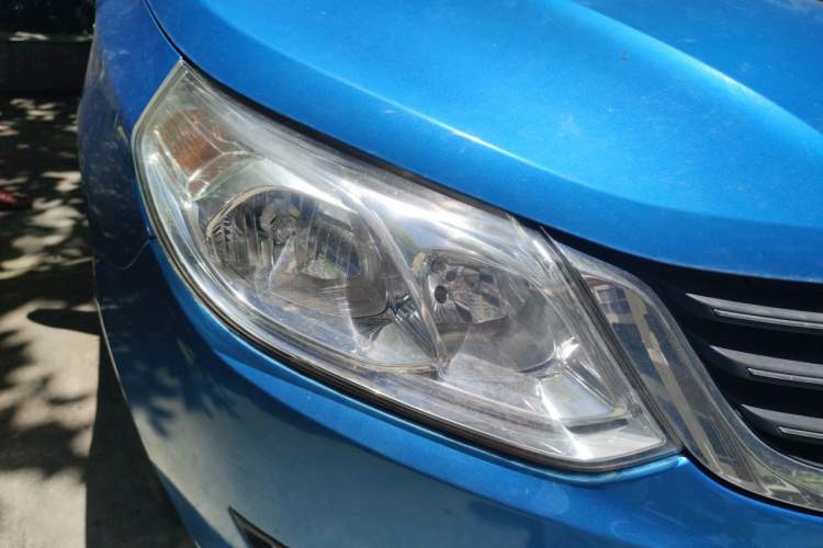 Used Baojun 610 2014 1.5L automatic luxury version Right Front Headlight