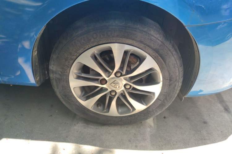 Used Baojun 610 2014 1.5L automatic luxury version Right Front Wheel Hub