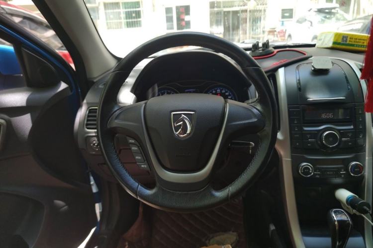 Used Baojun 610 2014 1.5L automatic luxury version Steering Wheel