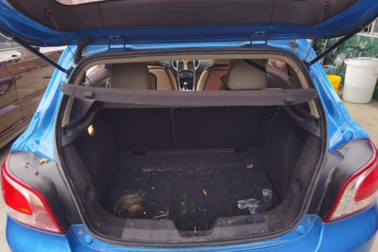 Used Baojun 610 2014 1.5L manual Comfort trim level Trunk