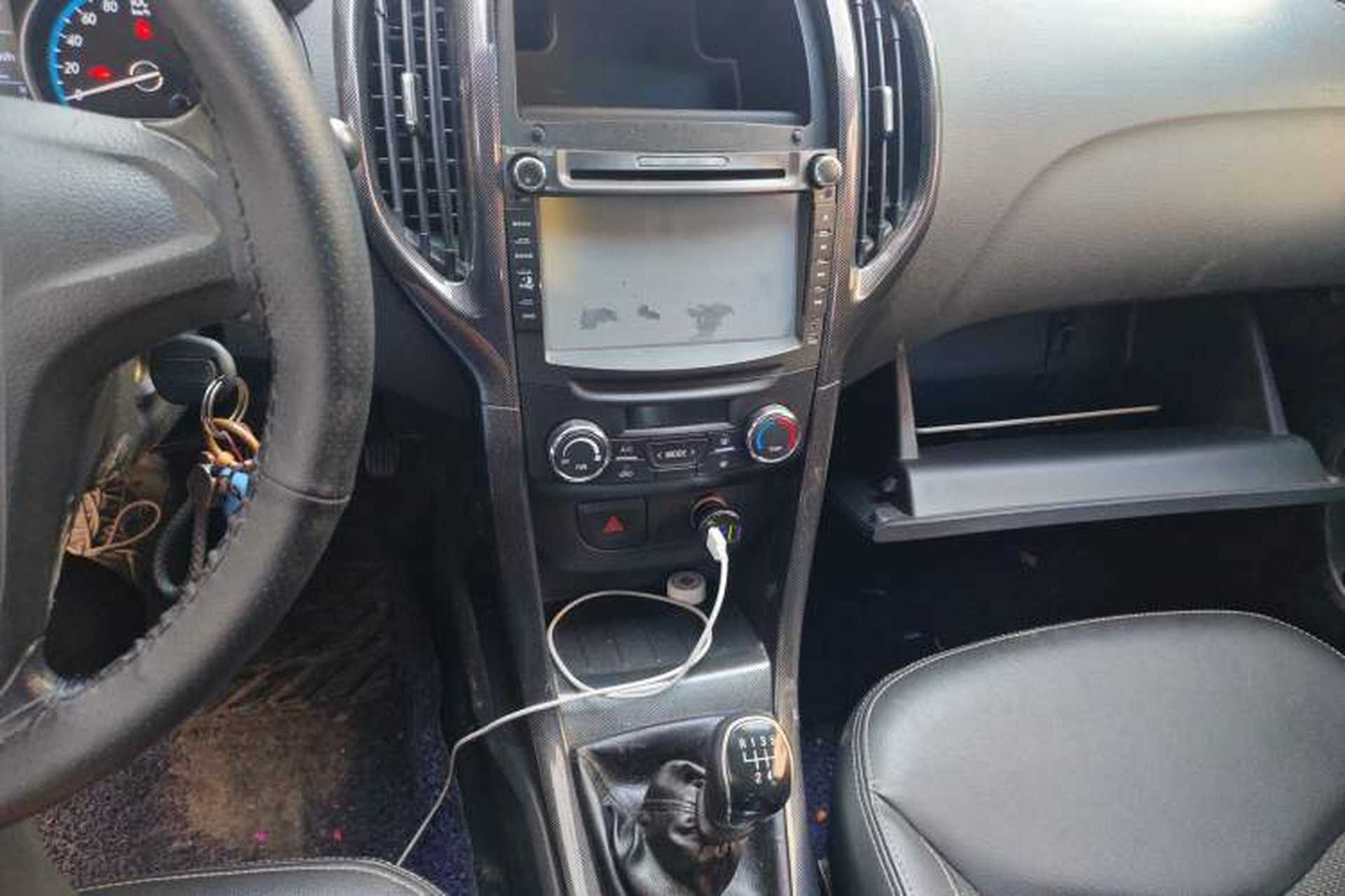 Used Baojun 610 2014 CROSS 1.5L Manual Comfort Model Audio And AC Panel
