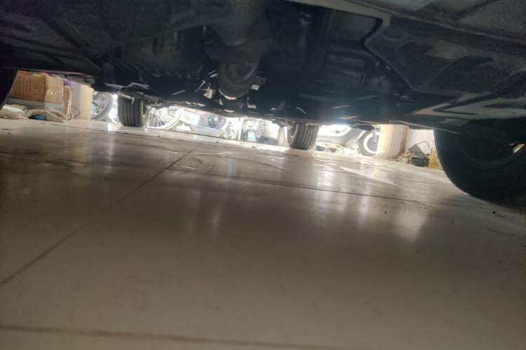 Used Baojun 610 2014 1.5L automatic luxury version Chassis Front