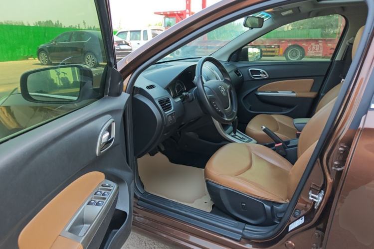 Used Baojun 610 2014 1.5L automatic luxury version Driver Seat