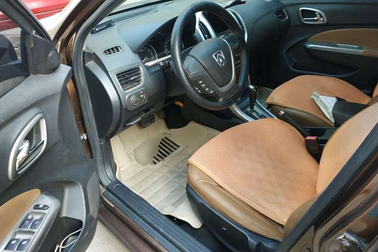 Used Baojun 610 2014 1.5L automatic luxury version Driver Seat