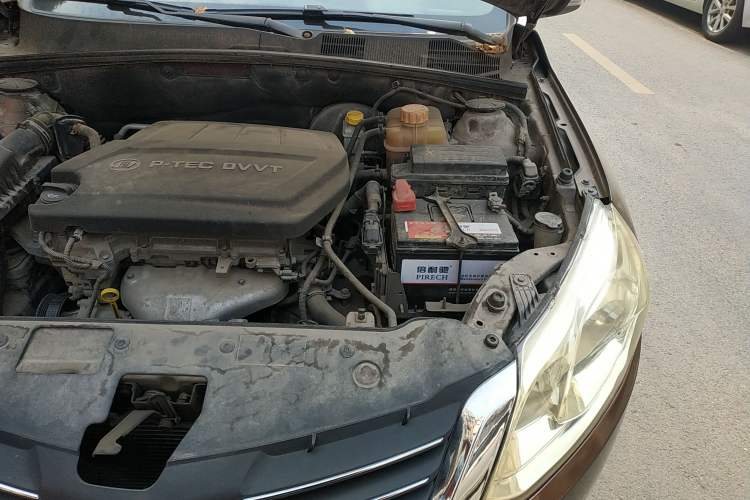Used Baojun 610 2014 1.5L automatic luxury version Engine Bay Left