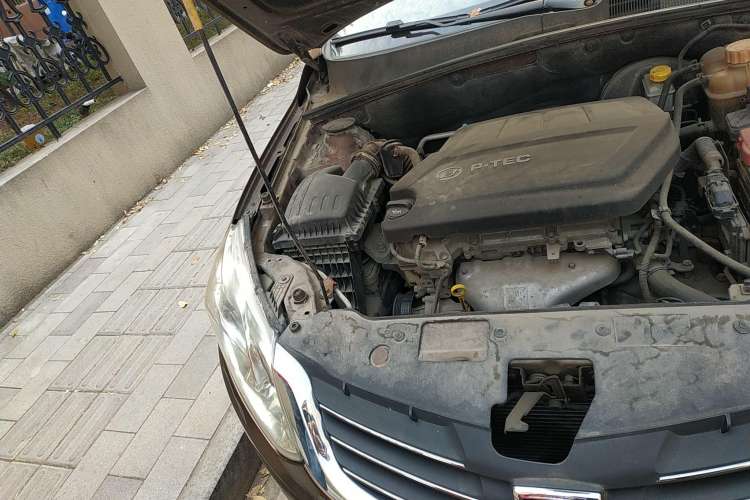 Used Baojun 610 2014 1.5L automatic luxury version Engine Bay Right
