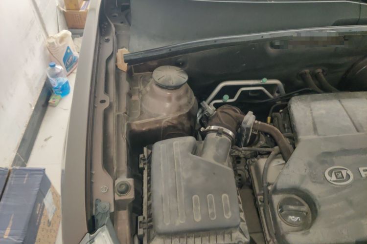 Used Baojun 610 2014 1.5L automatic luxury version Engine Bay Right