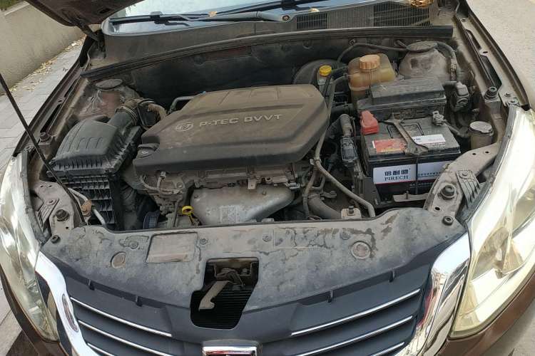 Used Baojun 610 2014 1.5L automatic luxury version Engine Bay