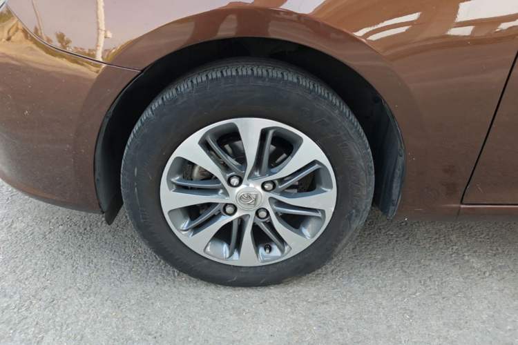 Used Baojun 610 2014 1.5L automatic luxury version Exterior 4