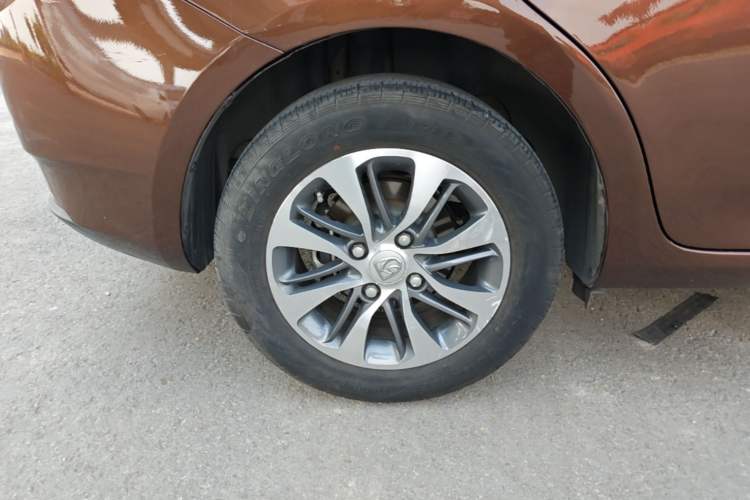 Used Baojun 610 2014 1.5L automatic luxury version Exterior 5