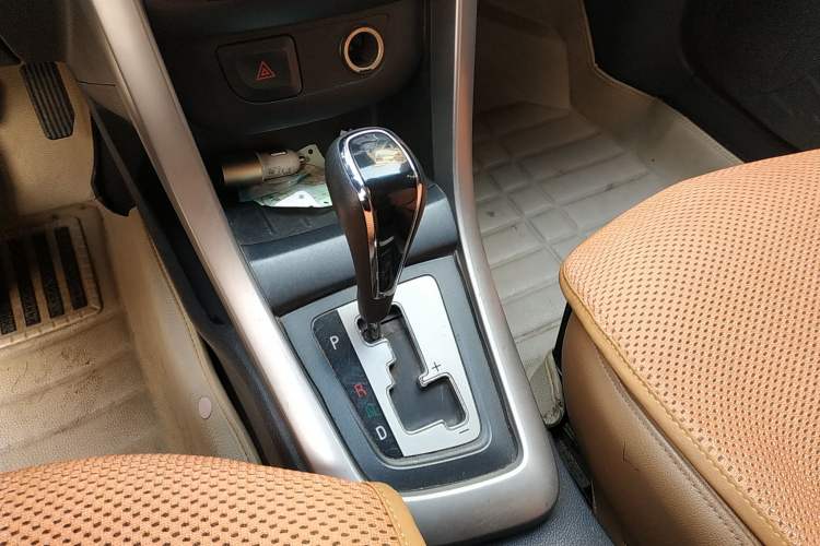Used Baojun 610 2014 1.5L automatic luxury version Gear Lever