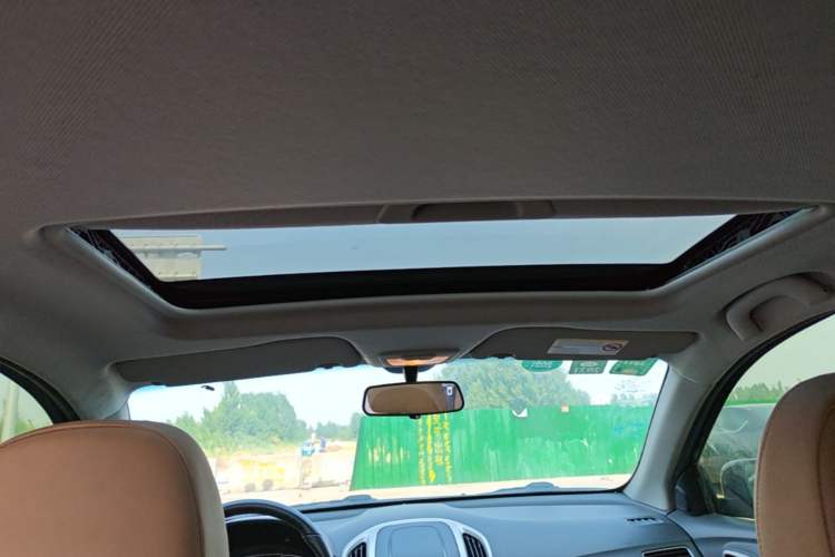 Used Baojun 610 2014 1.5L automatic luxury version Headliner