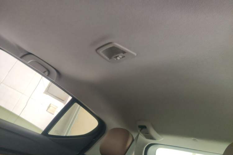 Used Baojun 610 2014 1.5L automatic luxury version Headliner