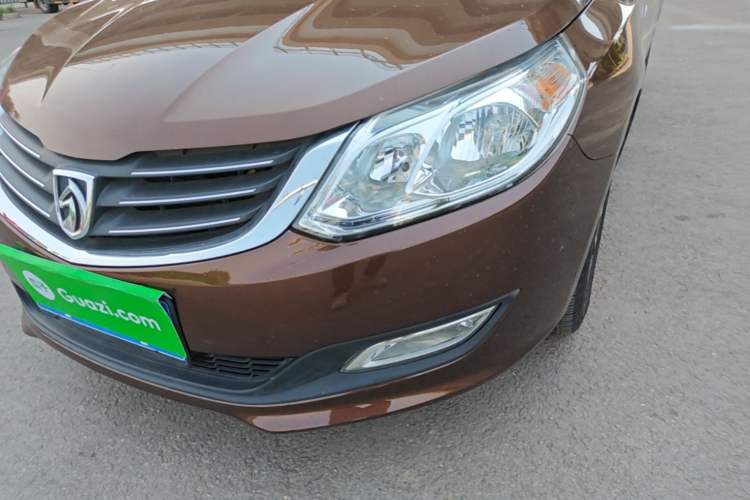 Used Baojun 610 2014 1.5L automatic luxury version Left Front Headlight