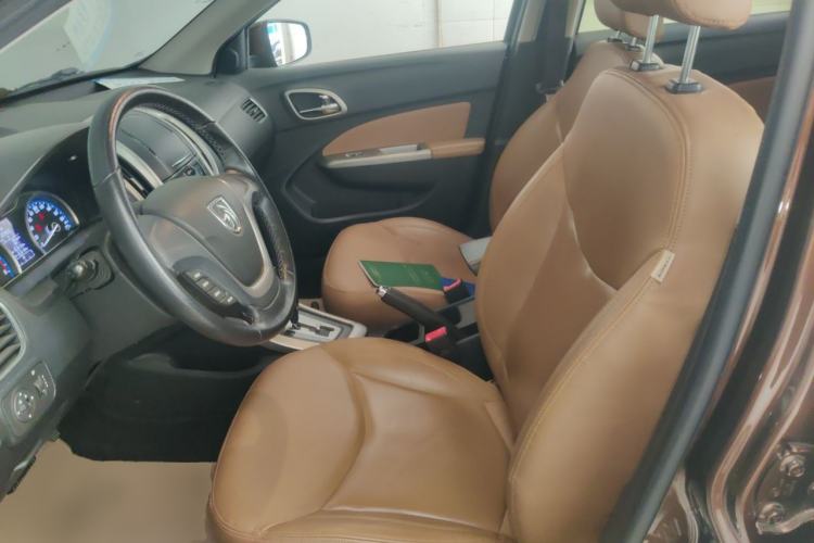 Used Baojun 610 2014 1.5L automatic luxury version Left Front Seat