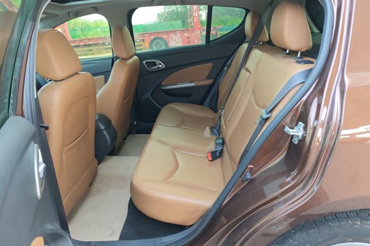 Used Baojun 610 2014 1.5L automatic luxury version Left Rear Seat