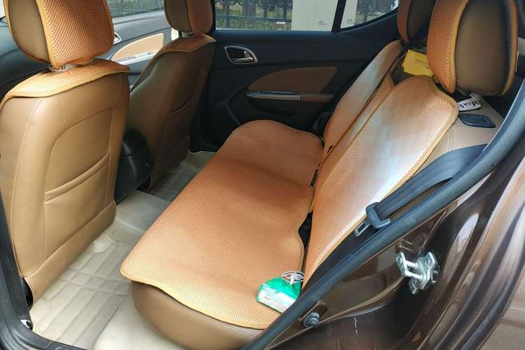 Used Baojun 610 2014 1.5L automatic luxury version Left Rear Seat