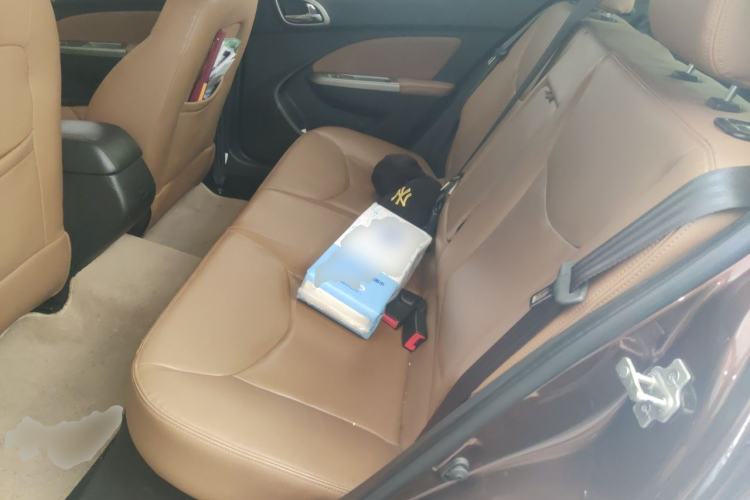 Used Baojun 610 2014 1.5L automatic luxury version Left Rear Seat