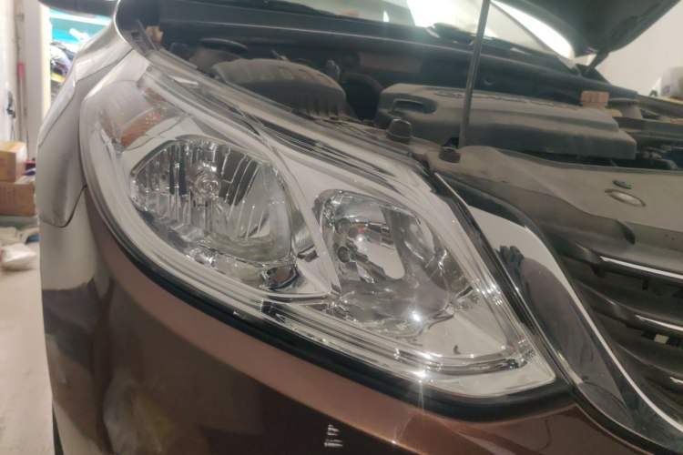 Used Baojun 610 2014 1.5L automatic luxury version Right Front Headlight