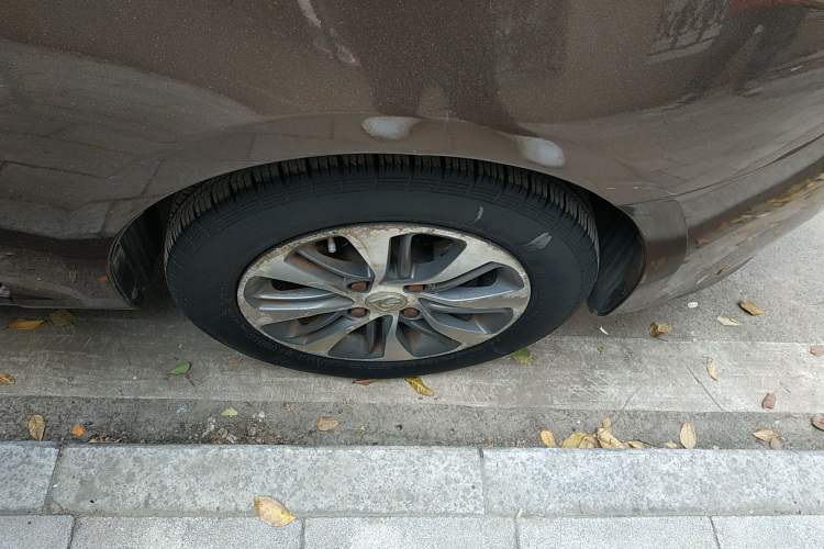 Used Baojun 610 2014 1.5L automatic luxury version Right Front Wheel Hub