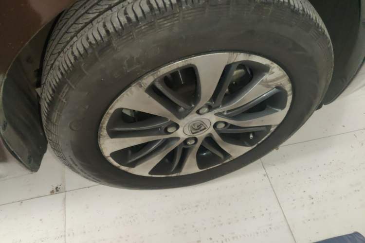 Used Baojun 610 2014 1.5L automatic luxury version Right Front Wheel Hub