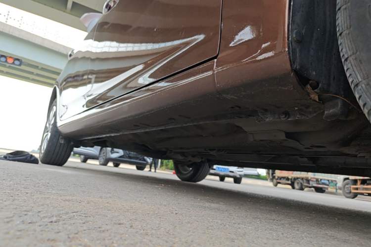 Used Baojun 610 2014 1.5L automatic luxury version Right Side Sill
