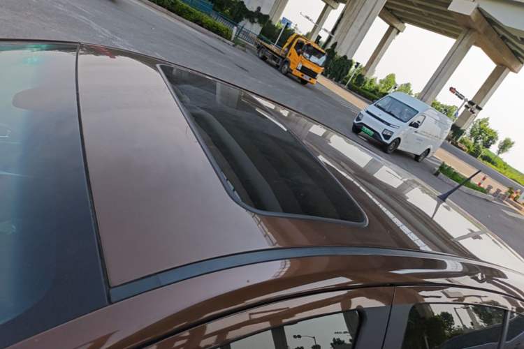 Used Baojun 610 2014 1.5L automatic luxury version Roof