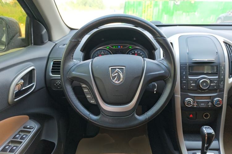 Used Baojun 610 2014 1.5L automatic luxury version Steering Wheel