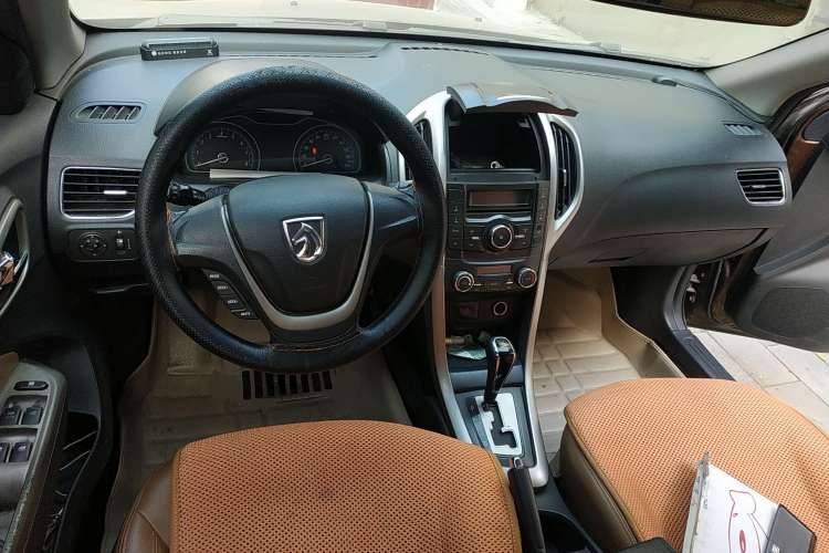 Used Baojun 610 2014 1.5L automatic luxury version Steering Wheel