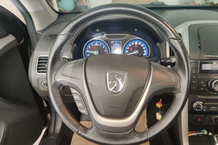 Used Baojun 610 2014 1.5L automatic luxury version Steering Wheel