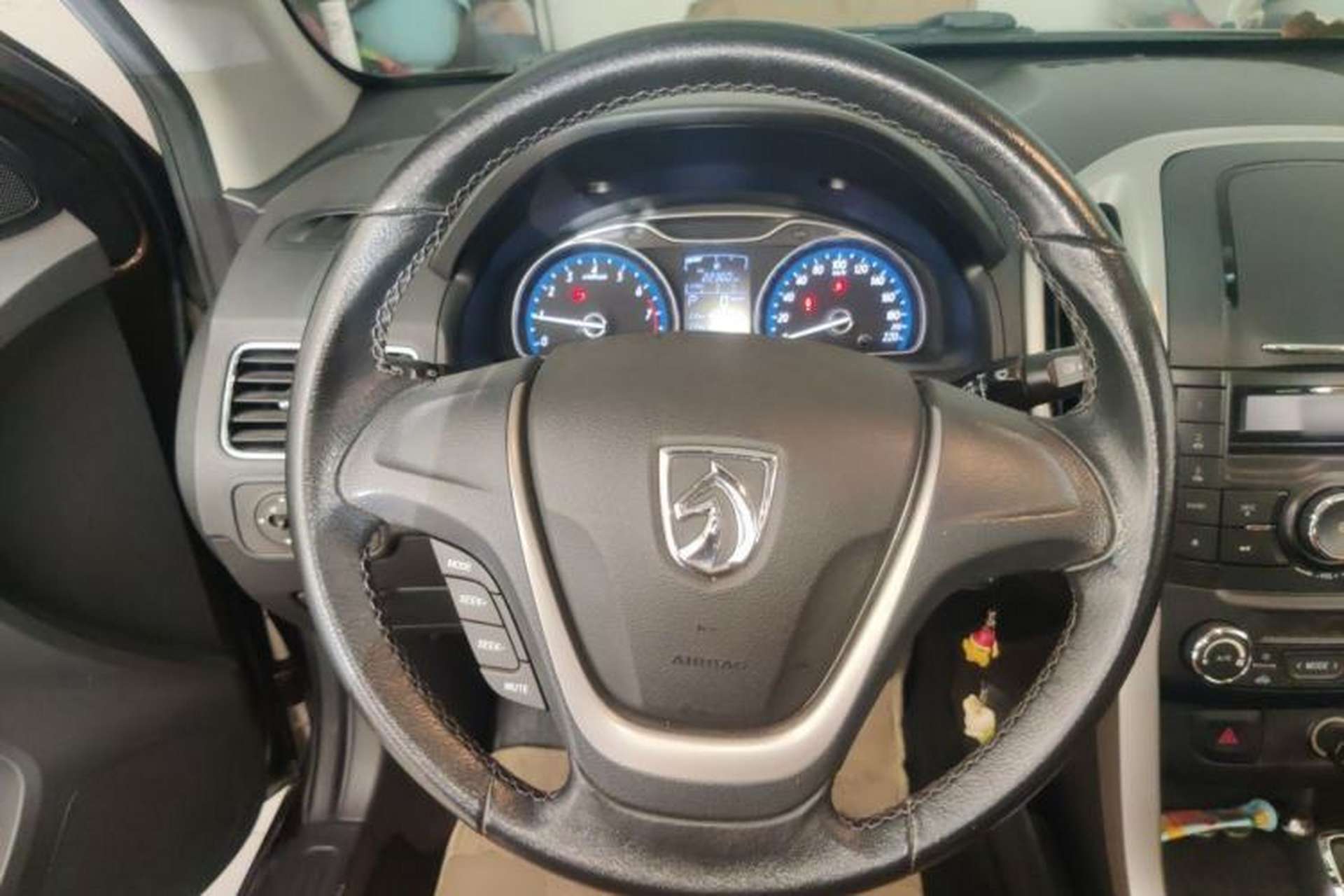 Used Baojun 610 2014 1.5L automatic luxury version Steering Wheel